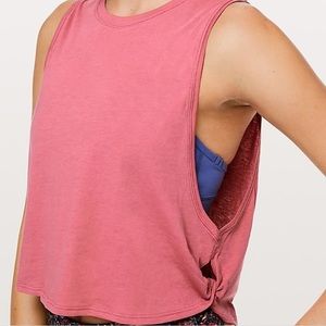 LULULEMON turn and twist cropped tank!!